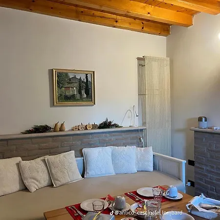 Antico Cascinale Lombardo Bed and breakfast